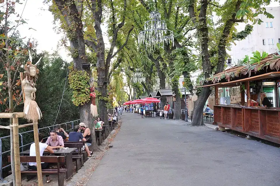 Schattige Promenade unter Kastanien (Zagreb)